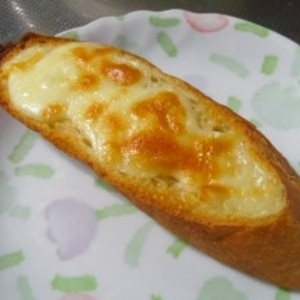 フランスパンのゴーダチーズトースト